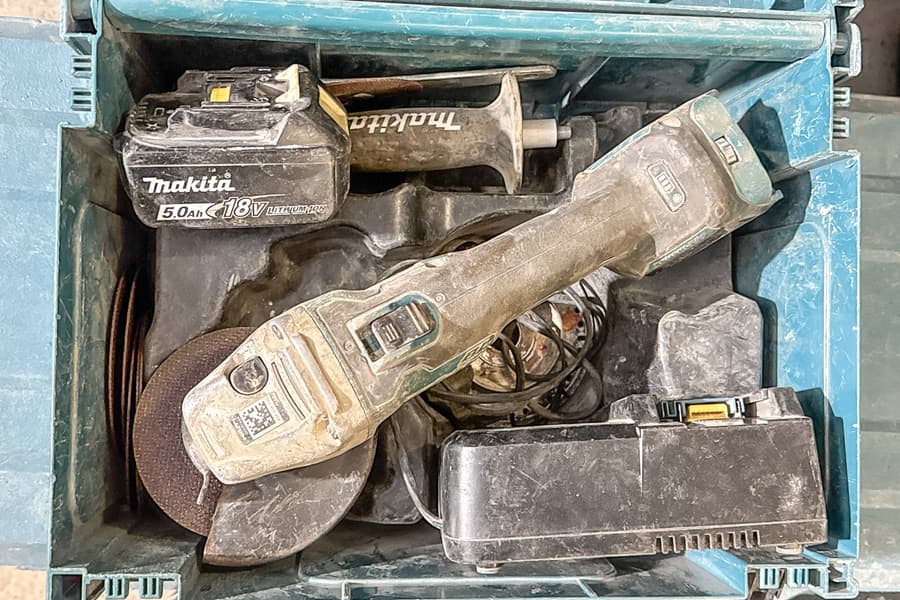 Akku-Einhandwinkelschleifer Makita DGA511